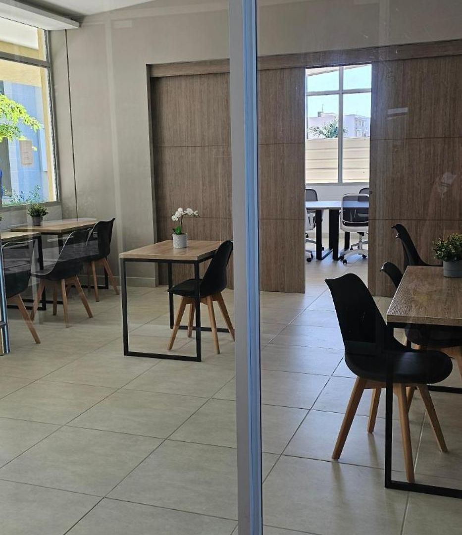 Modern In With Pool And Access *