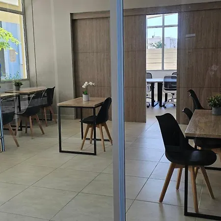 Modern In With Pool And Access *