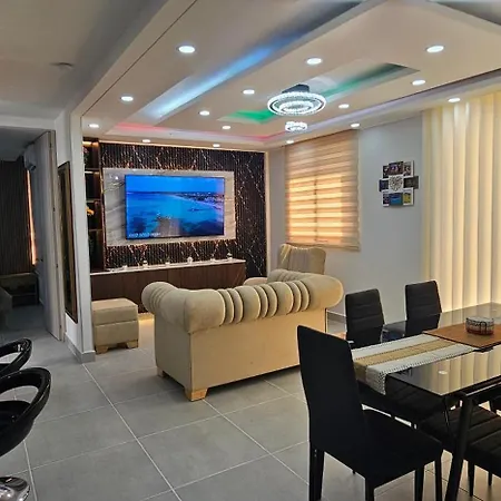 Modern In With Pool And Access Apartment *