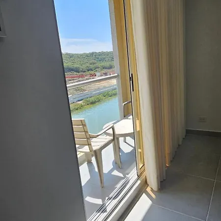 Modern In With Pool And Access Cartagena