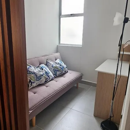 Modern In With Pool And Access Apartment *